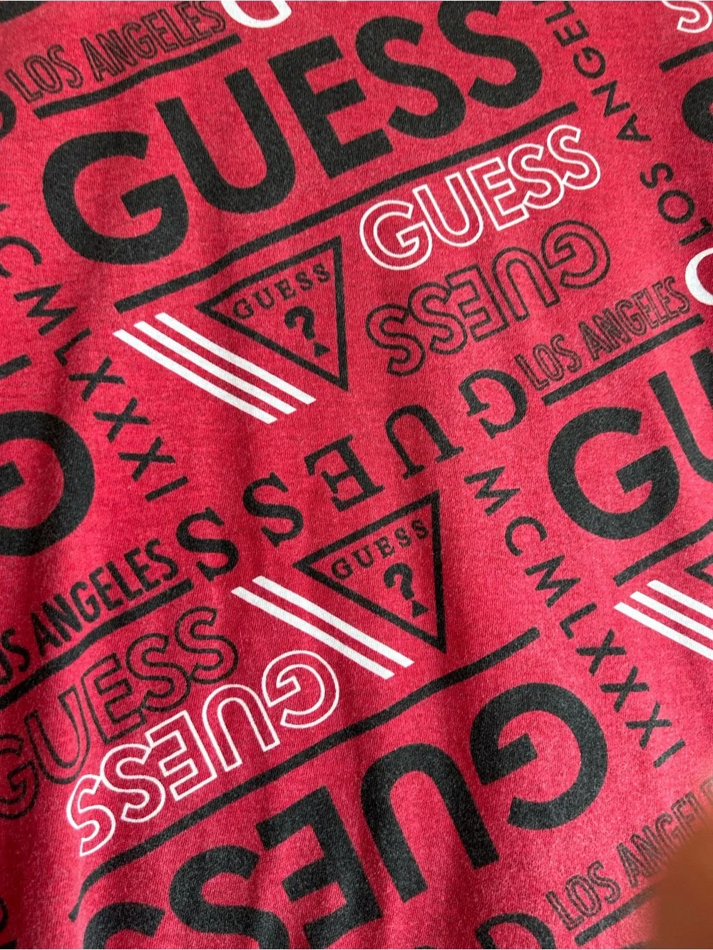 GUESS Men’s Large Red All Over Logo Graphic Tee - Picture 5 of 9